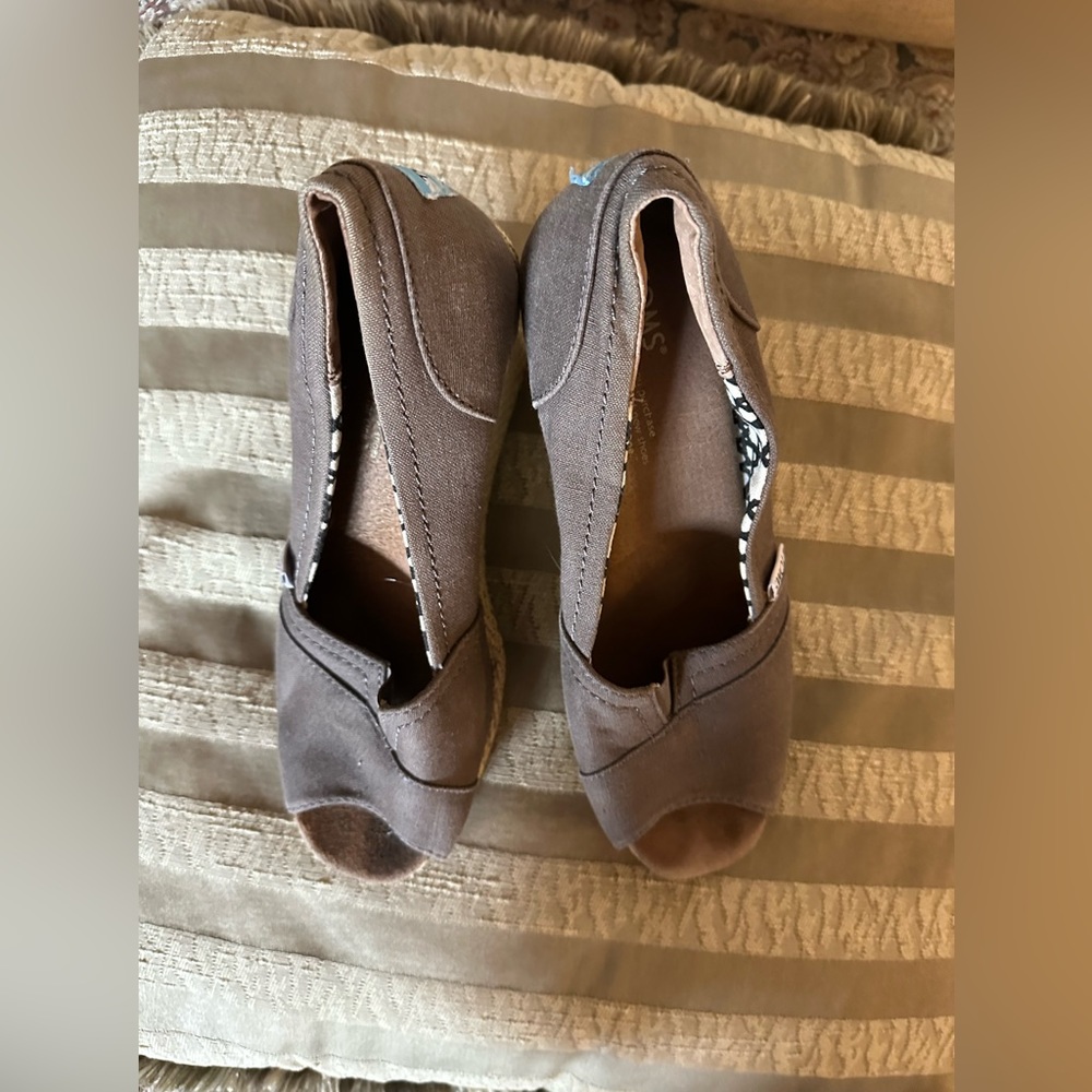 TOMS Size 9.5